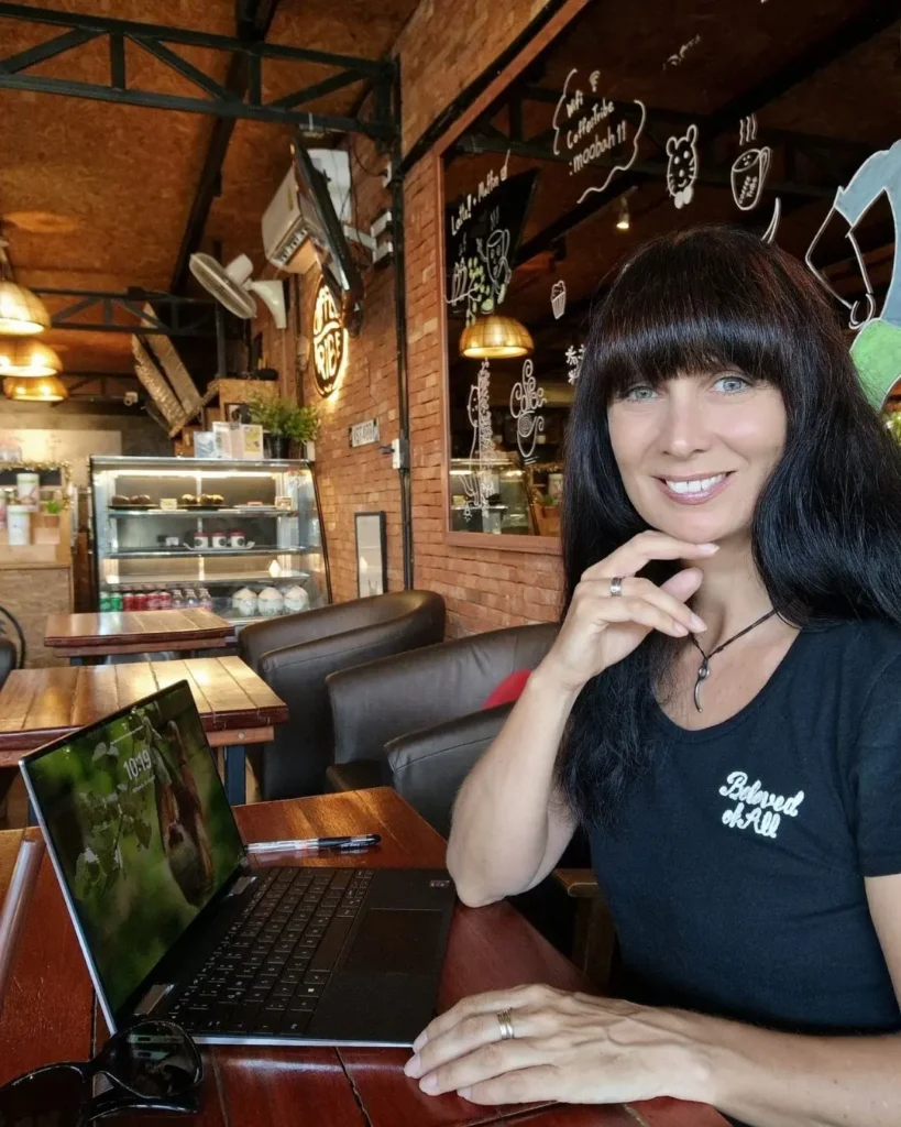 Ich am Laptop, Coaching & Consulting